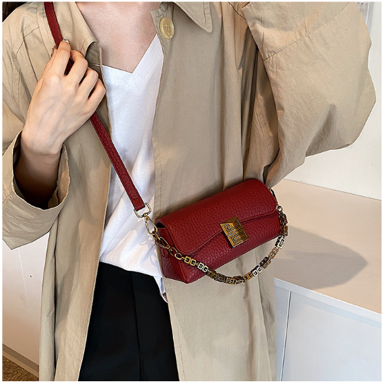 French niche chain underarm bag Autumn and winter new high-end French stick bag Fashion foreign trade crossbody bag