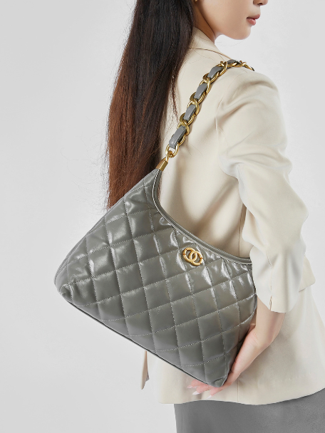 New Xiaoxiangfeng genuine leather shoulder playful leather bag with high-end feel, thick chain hobo armpit bag, diamond grid chain bag