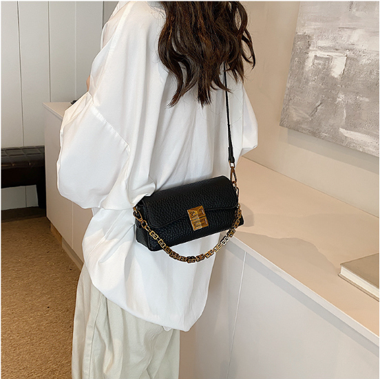 French niche chain underarm bag Autumn and winter new high-end French stick bag Fashion foreign trade crossbody bag