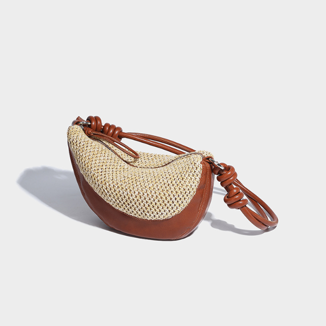 Small niche design, hand woven dumpling buns New vacation style grass woven bag Commuter Crescent Cross Bag