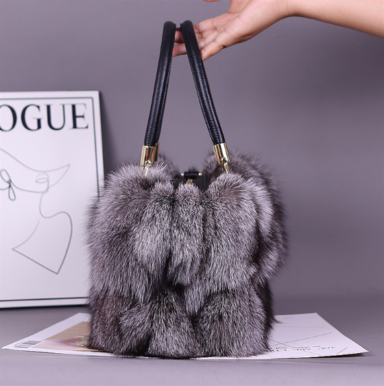 Autumn and winter fox fur bag, new fur bag, hand-held fur bag, popular Korean style single shoulder diagonal cross