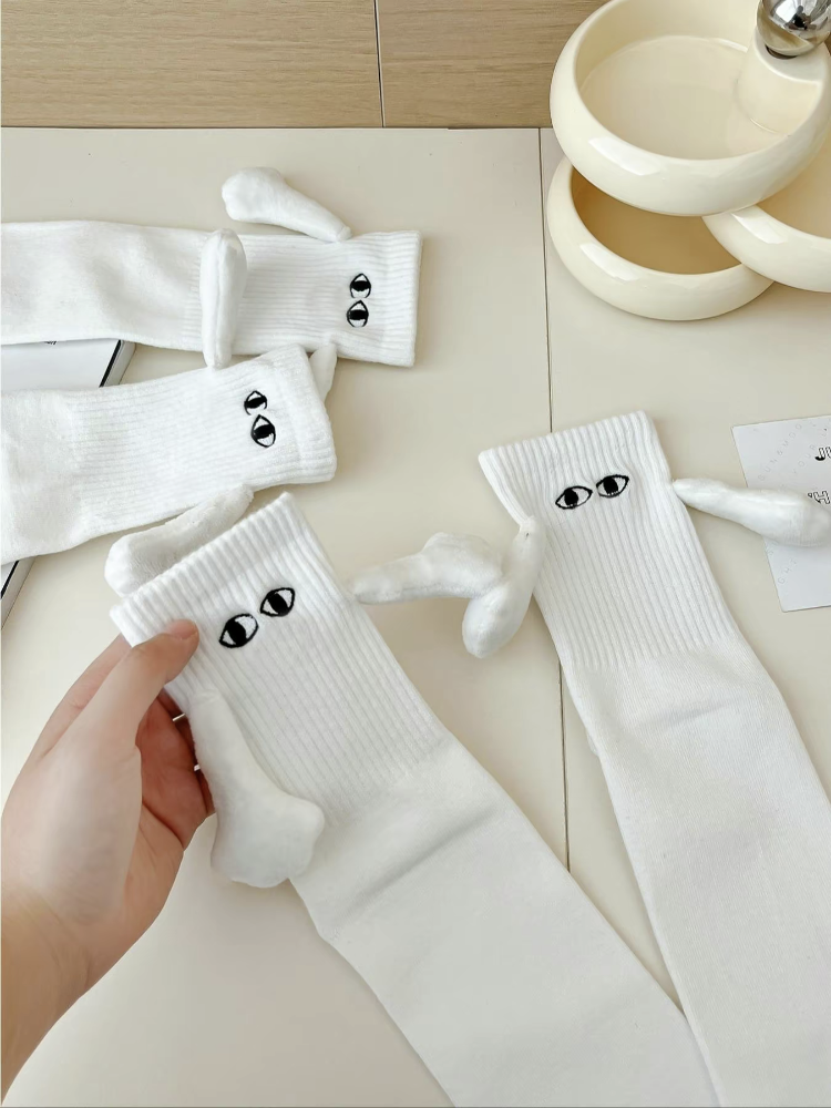 Free gift: Magnetic Couple Hand-holding Socks!