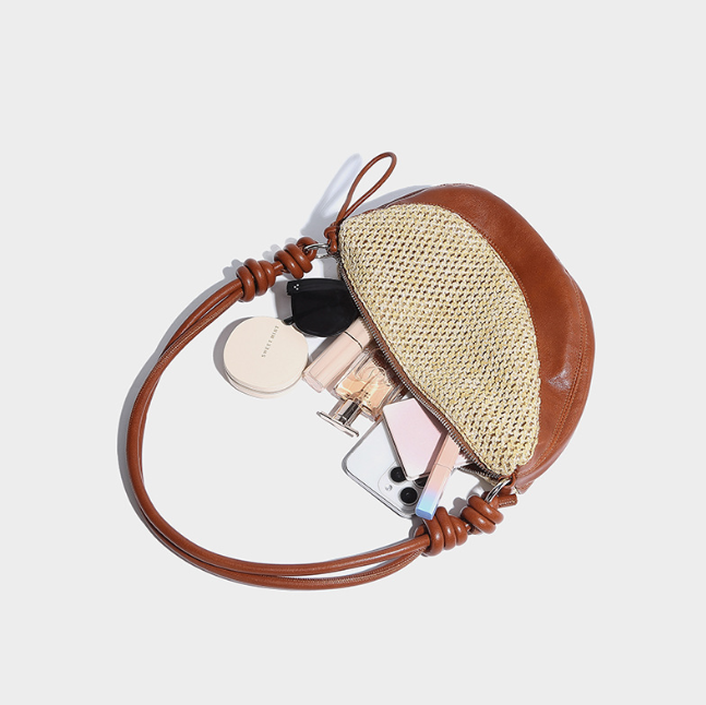 Small niche design, hand woven dumpling buns New vacation style grass woven bag Commuter Crescent Cross Bag