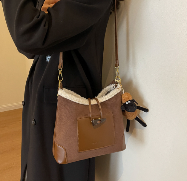 Lamb Wool Bucket Shoulder Bag Set