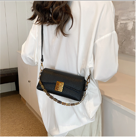 French niche chain underarm bag Autumn and winter new high-end French stick bag Fashion foreign trade crossbody bag