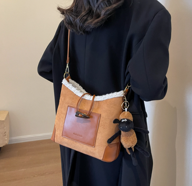 Lamb Wool Bucket Shoulder Bag Set